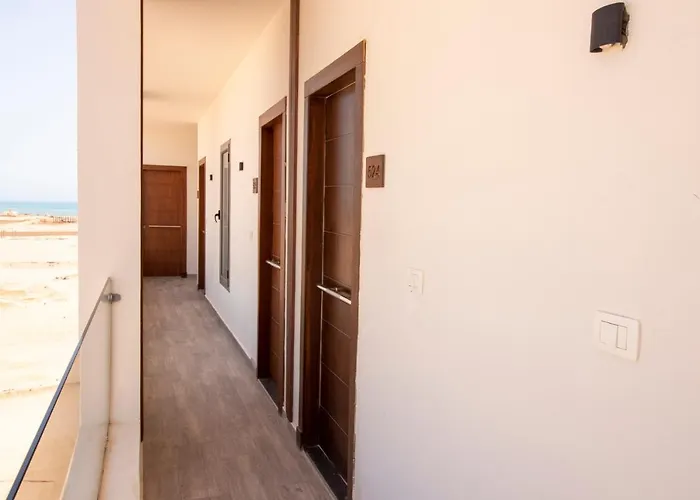 2 Bed Apt-sleeps 4-balcony-hotel Services Apartman