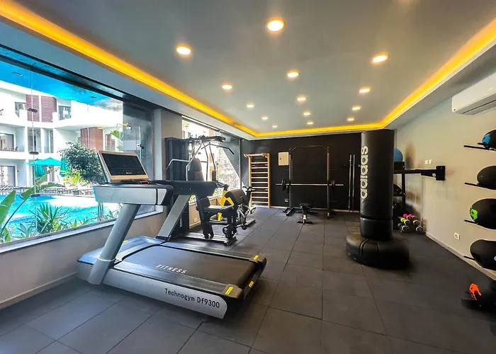 2 Bed Apt-sleeps 4-balcony-hotel Services Apartman