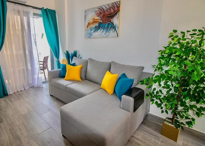 2 Bed Apt-sleeps 4-balcony-hotel Services Gurdaka