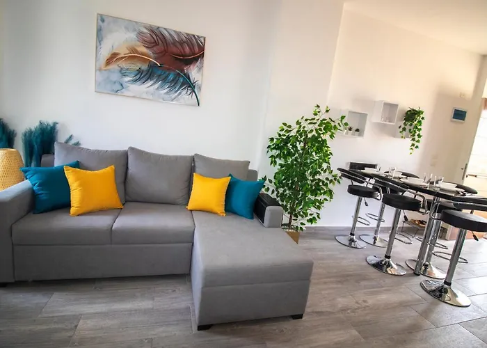 Apartman 2 Bed Apt-sleeps 4-balcony-hotel Services *