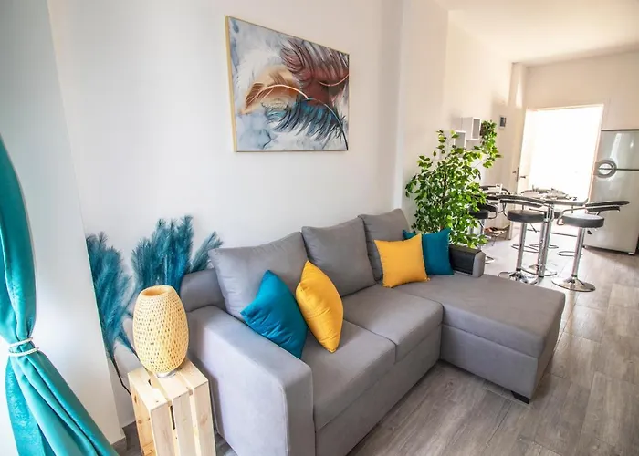 2 Bed Apt-sleeps 4-balcony-hotel Services * Gurdaka