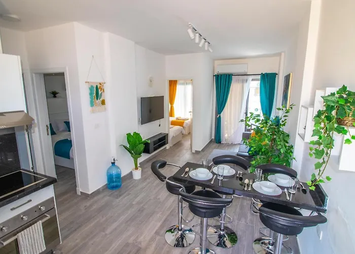 2 Bed Apt-sleeps 4-balcony-hotel Services Apartman