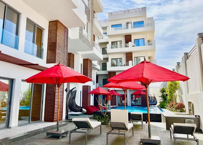 2 Bed Apt-sleeps 4-balcony-hotel Services *