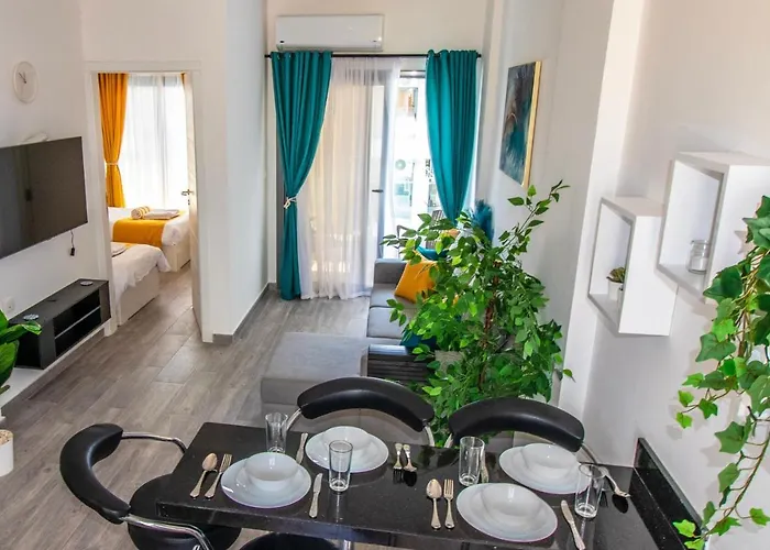 2 Bed Apt-sleeps 4-balcony-hotel Services