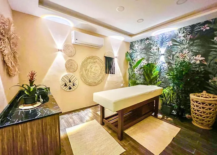 2 Bed Apt-sleeps 4-balcony-hotel Services Apartman *