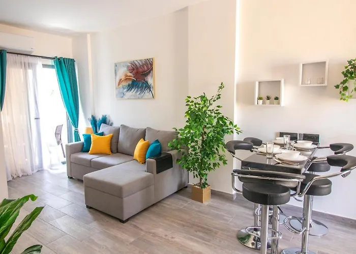 2 Bed Apt-sleeps 4-balcony-hotel Services Apartman *