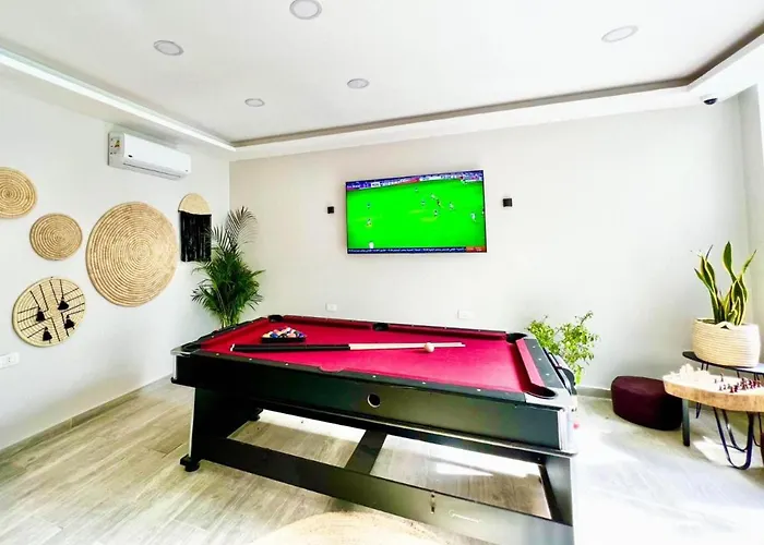 2 Bed Apt-sleeps 4-balcony-hotel Services Apartman *
